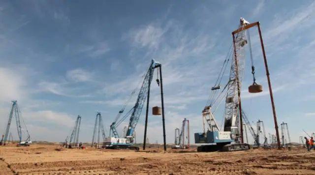 CCTV報(bào)道巴基斯坦超級(jí)機(jī)場(chǎng)建設(shè)，宇通重工強(qiáng)夯機(jī)硬核助力！